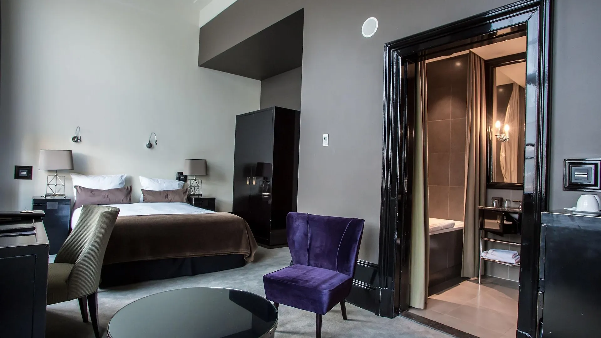 The College Hotel Amsterdam, Autograph Collection 5*, Амстердам