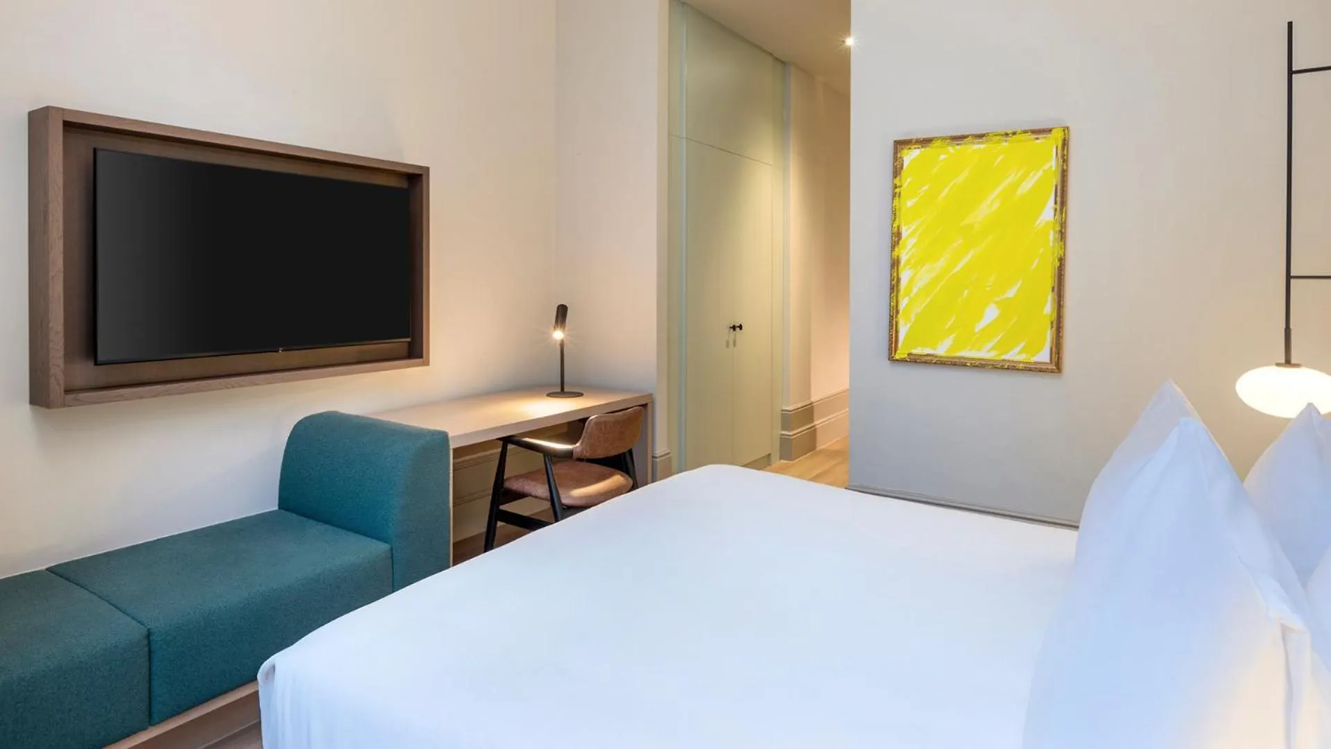 The College Hotel Amsterdam, Autograph Collection 5*, Амстердам